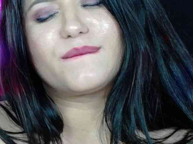 EssenaMonroe webcam