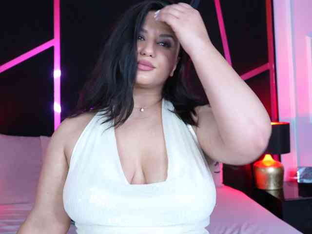 EssenaMonroe webcam