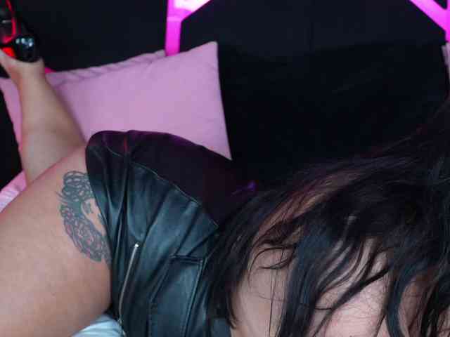 EssenaMonroe webcam