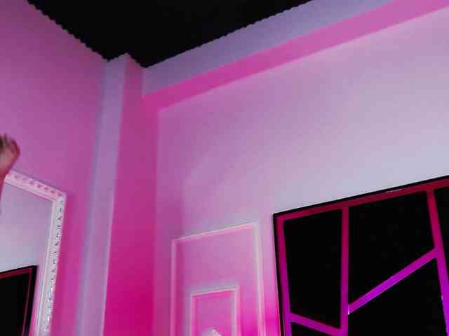EssenaMonroe webcam