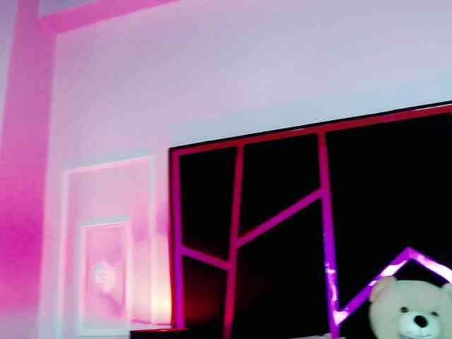 EssenaMonroe webcam