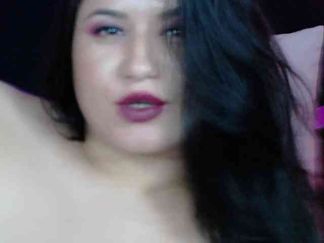 EssenaMonroe webcam