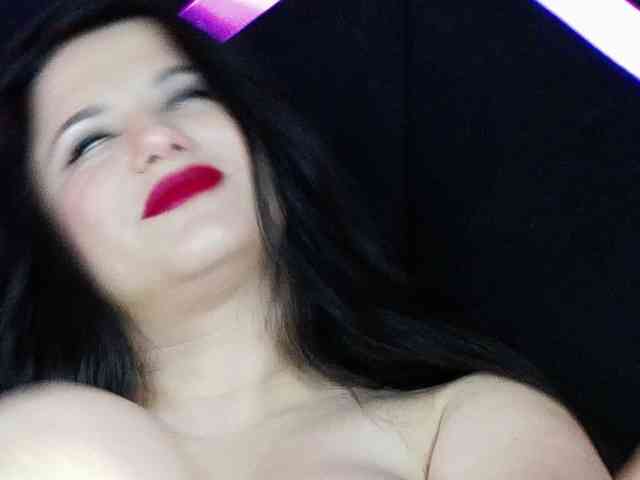 EssenaMonroe webcam