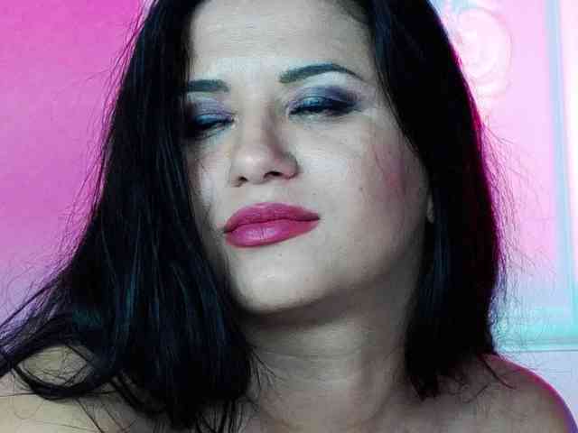 EssenaMonroe webcam