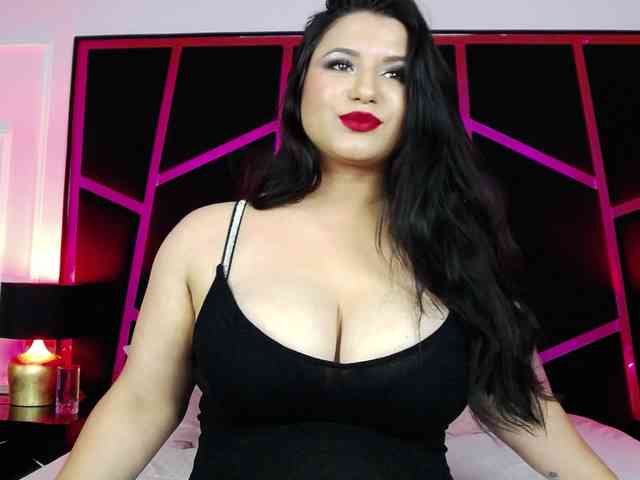 EssenaMonroe webcam