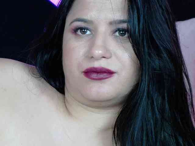 EssenaMonroe webcam
