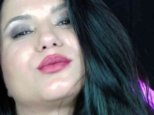 EssenaMonroe webcam