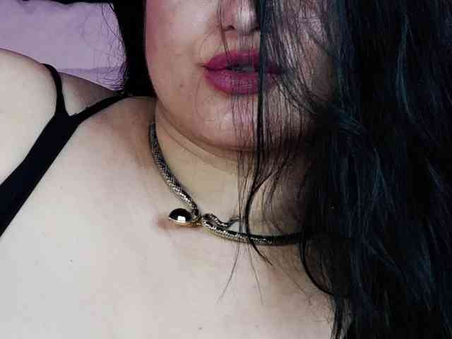 EssenaMonroe webcam