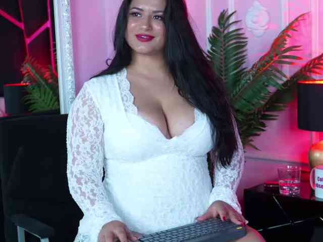 EssenaMonroe webcam