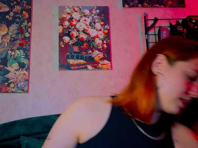le modèle ServeToAlexa est en webcam porno dans un show sur le site bongacams, il possède les tags suivants: White/Caucasian,Redhead,Shaved