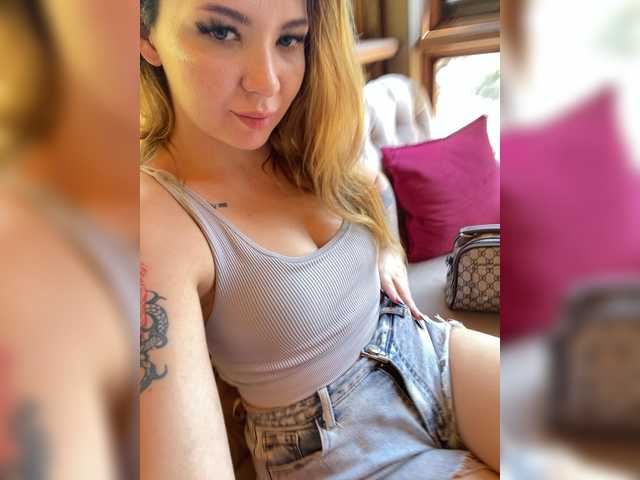 RosariaFrankland live cam on BongaCams