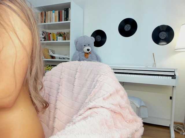 JudyLea18 live webcam show