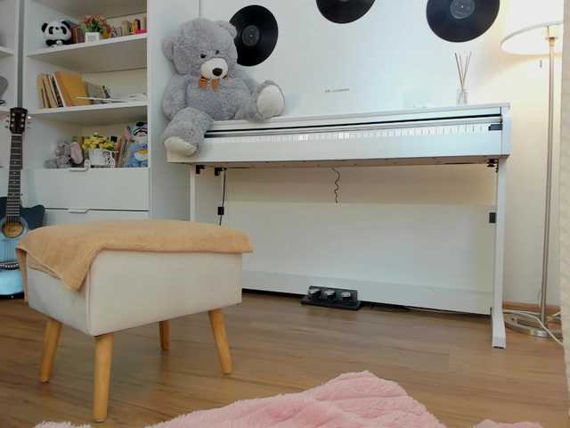 JudyLea18 live cam on BongaCams