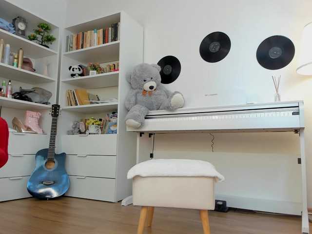 JudyLea18 live cam on BongaCams
