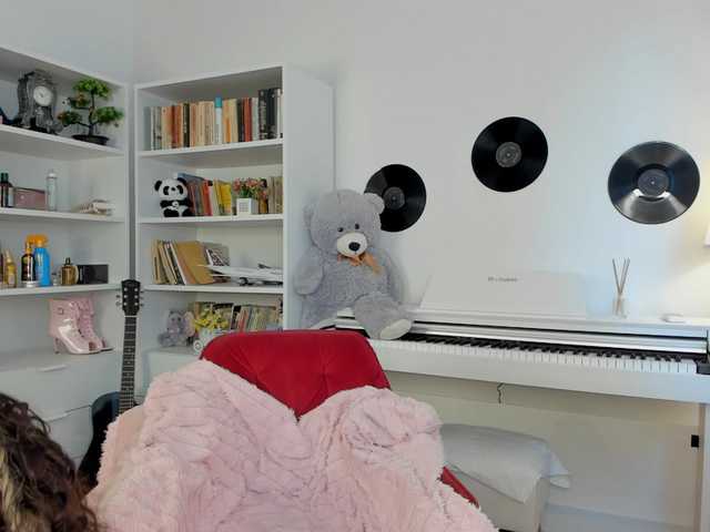 JudyLea18 live cam on BongaCams
