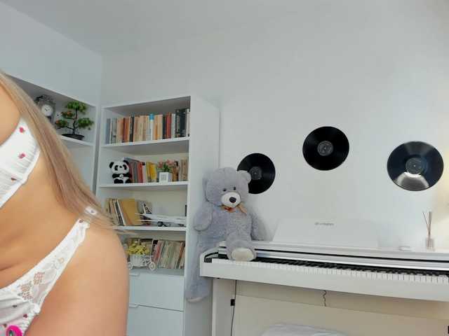 JudyLea18 live cam on BongaCams