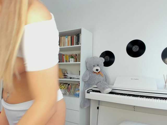 JudyLea18 live cam on BongaCams