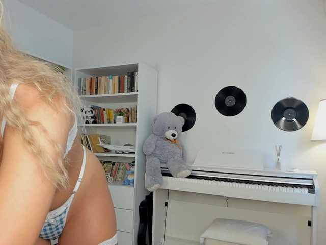 JudyLea18 live cam on BongaCams