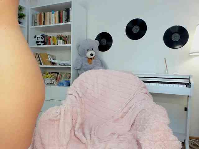 JudyLea18 webcam
