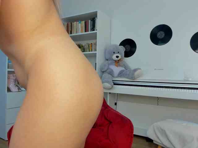 JudyLea18 webcam