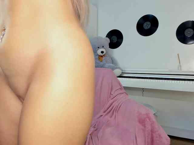 JudyLea18 webcam
