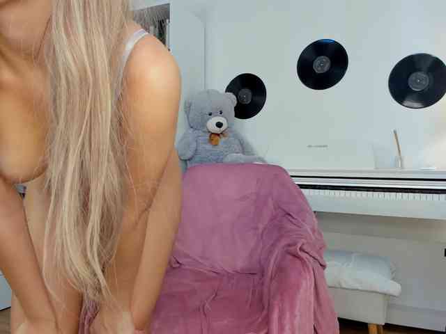 JudyLea18 webcam