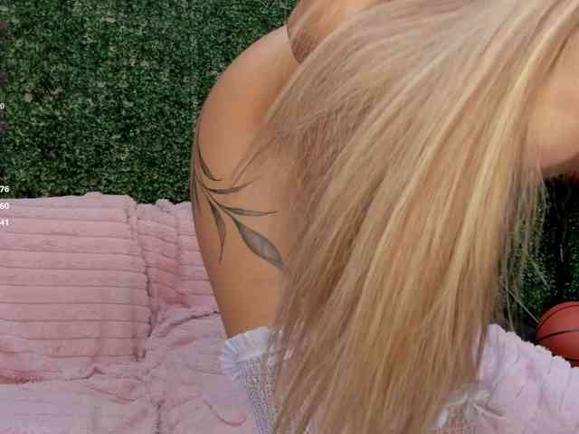 JudyLea18 webcam