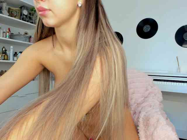 JudyLea18 webcam