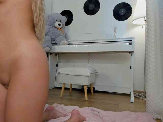 JudyLea18 webcam