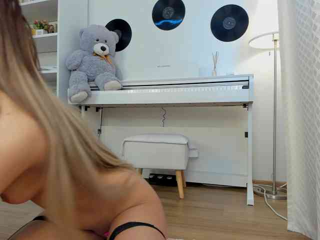 JudyLea18 webcam