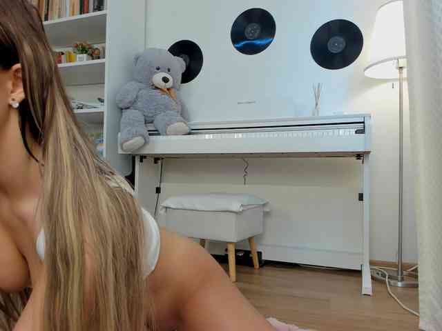 JudyLea18 webcam