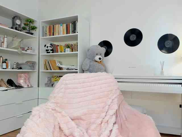 JudyLea18 webcam