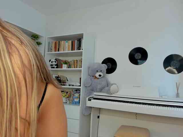 JudyLea18 Live Webcam on BongaCams