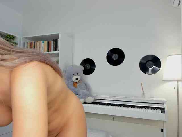 JudyLea18 webcam