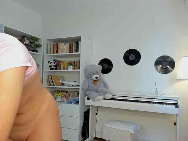 JudyLea18 webcam
