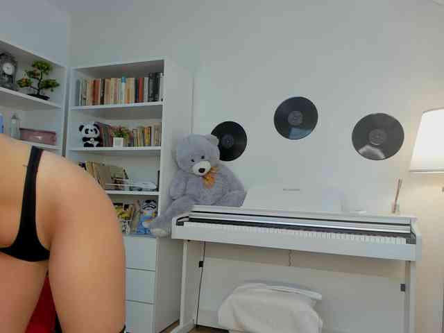 JudyLea18 webcam