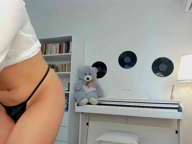 JudyLea18 webcam