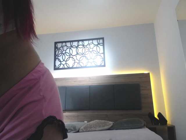 lucy-red live cam on BongaCams