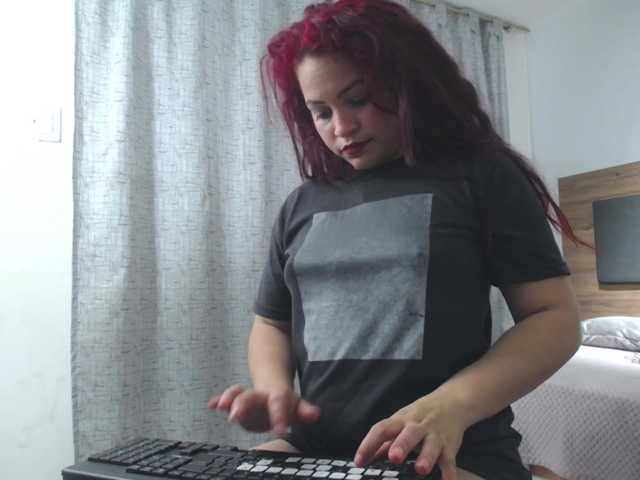 lucy-red live cam on BongaCams