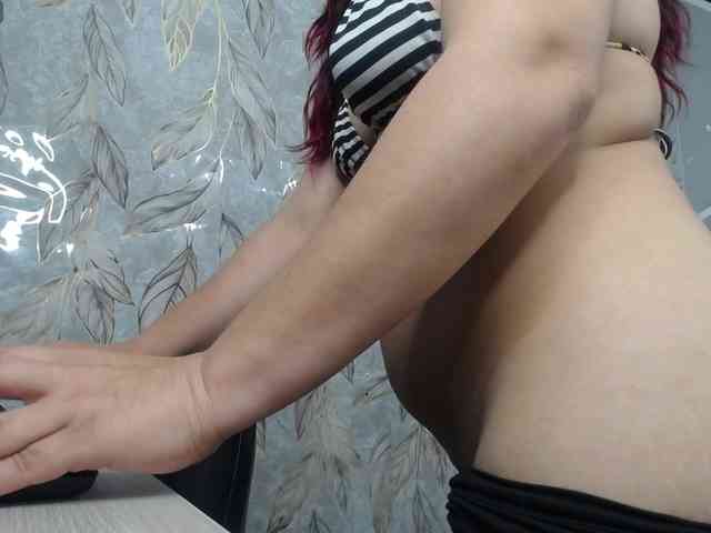 lucy-red webcam