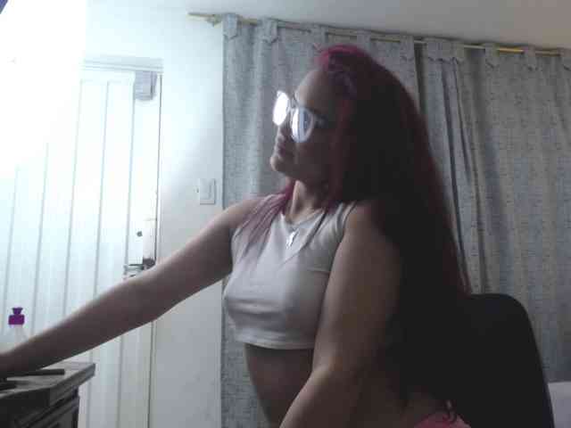 lucy-red webcam