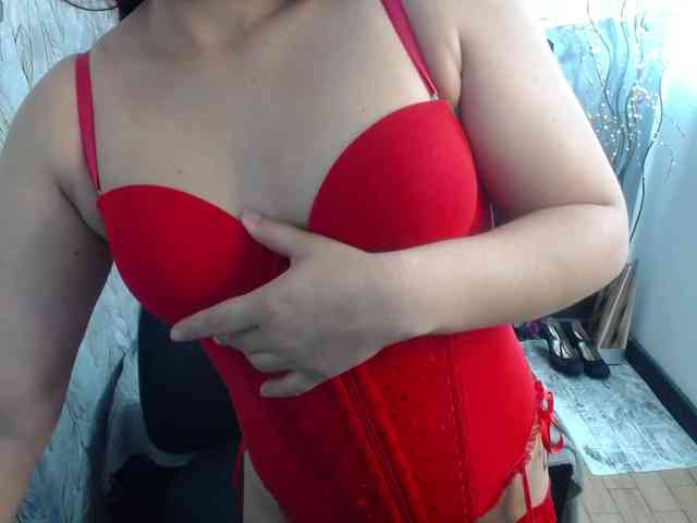 lucy-red webcam