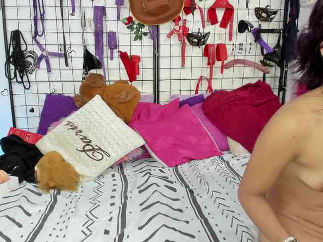 royaltemptationn webcam