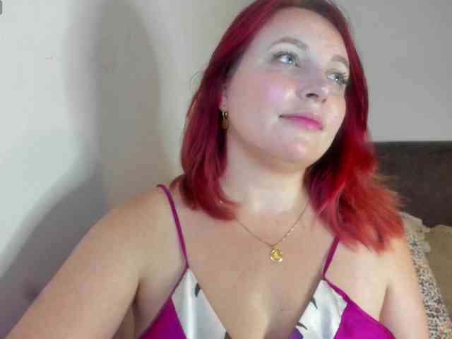 Vixen-Curvy webcam