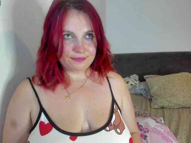 Vixen-Curvy webcam