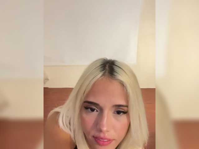 Bubuqueenn live cam on BongaCams