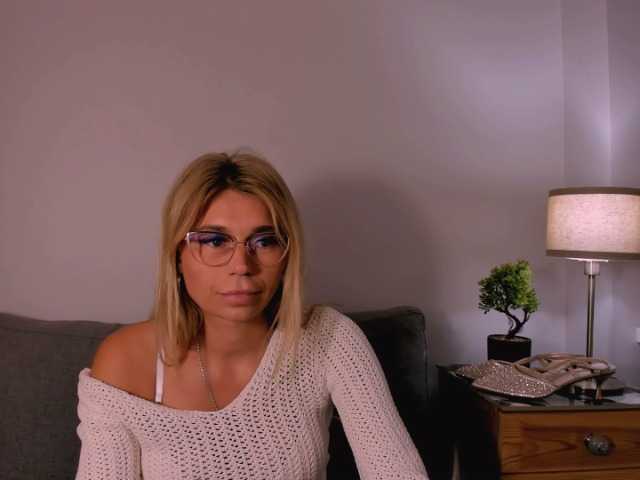FreyaHoney live cam preview