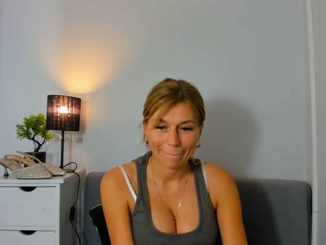 FreyaHoney live cam on BongaCams