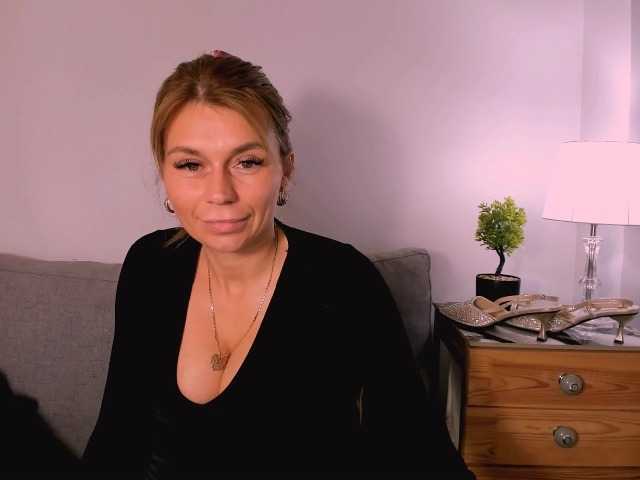 FreyaHoney live cam on BongaCams