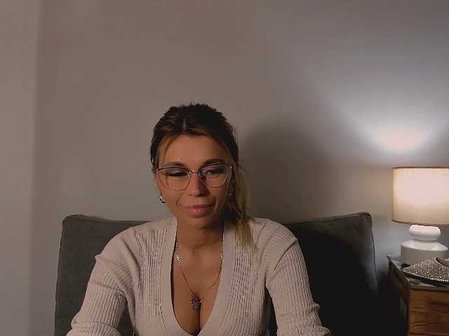 FreyaHoney live cam on BongaCams
